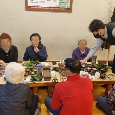 재가노인지원서비스 이용자 외식지원서비스 프로그램 진행(함밭숯불) 이미지